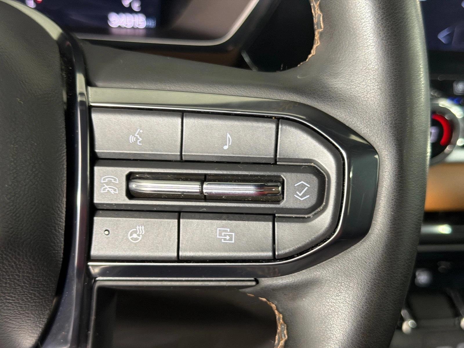 Used 2024 Sterling Metallic GMC 4WD AT4 image 25