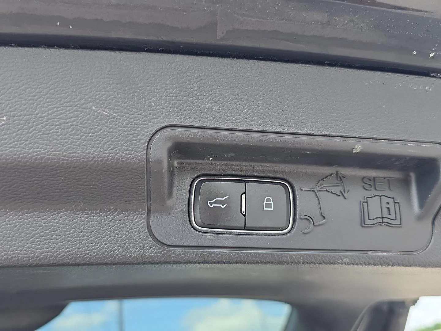Used 2022 Agate Black Ford XLT 4WD image 7