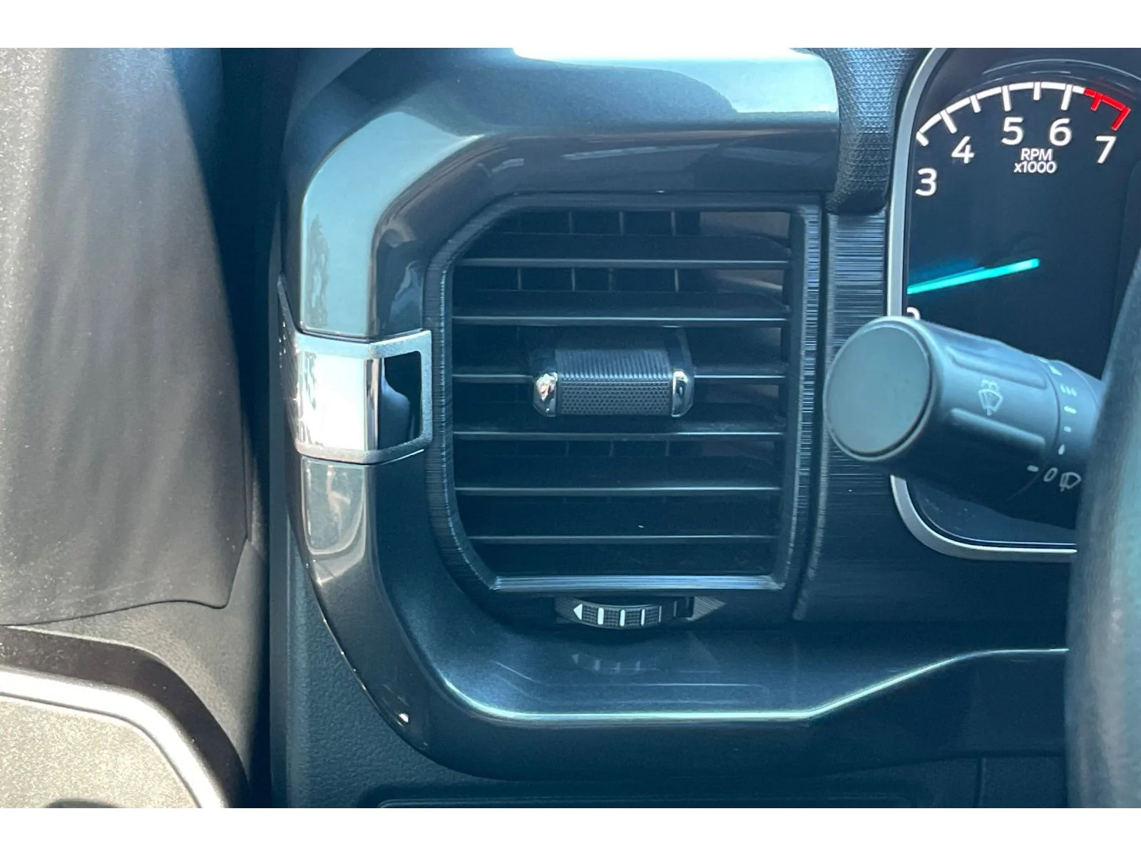 Used 2021 Space White Metallic Ford XLT image 27