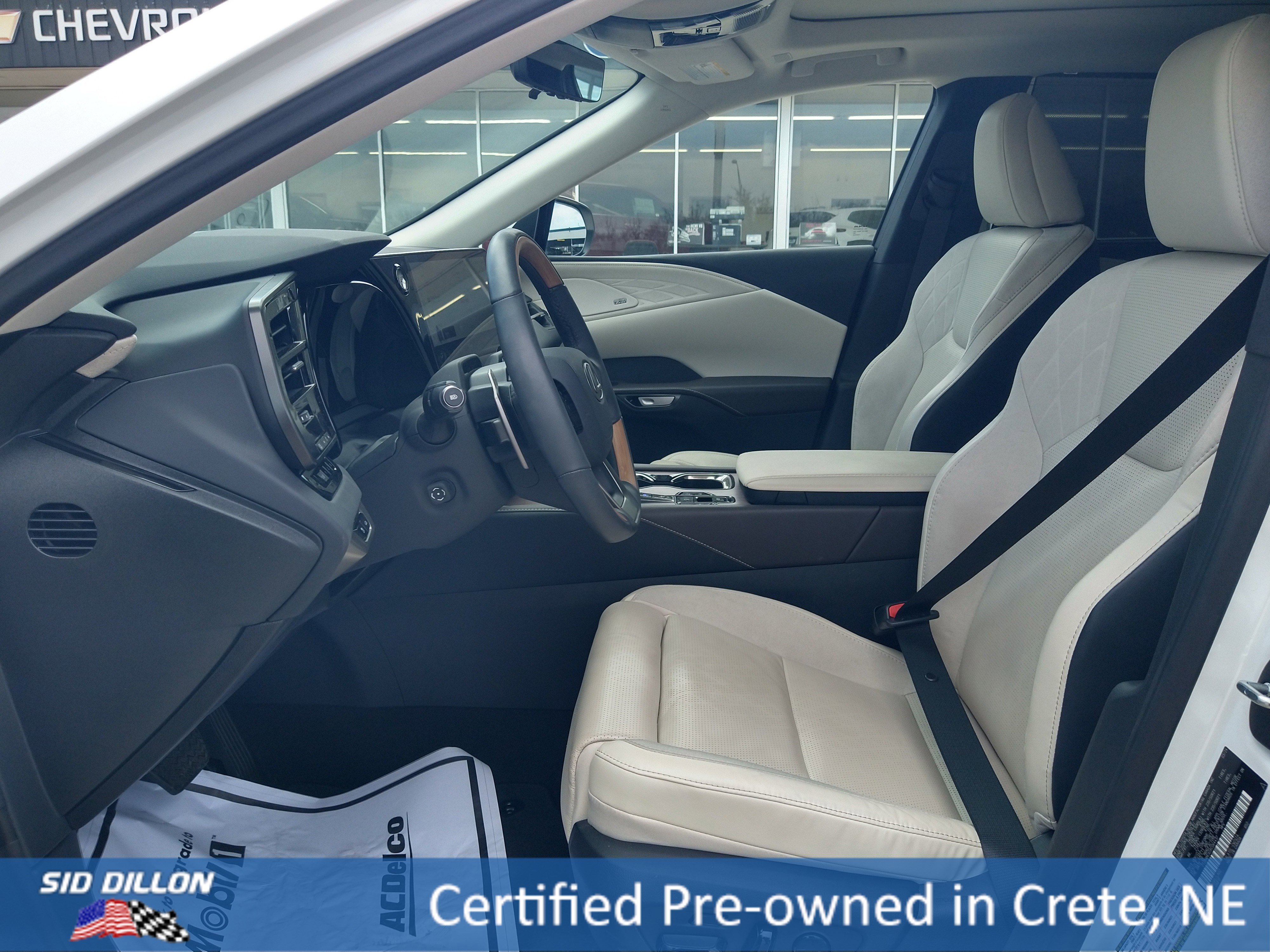 Used 2024 Eminent White Pearl Lexus Luxury image 3