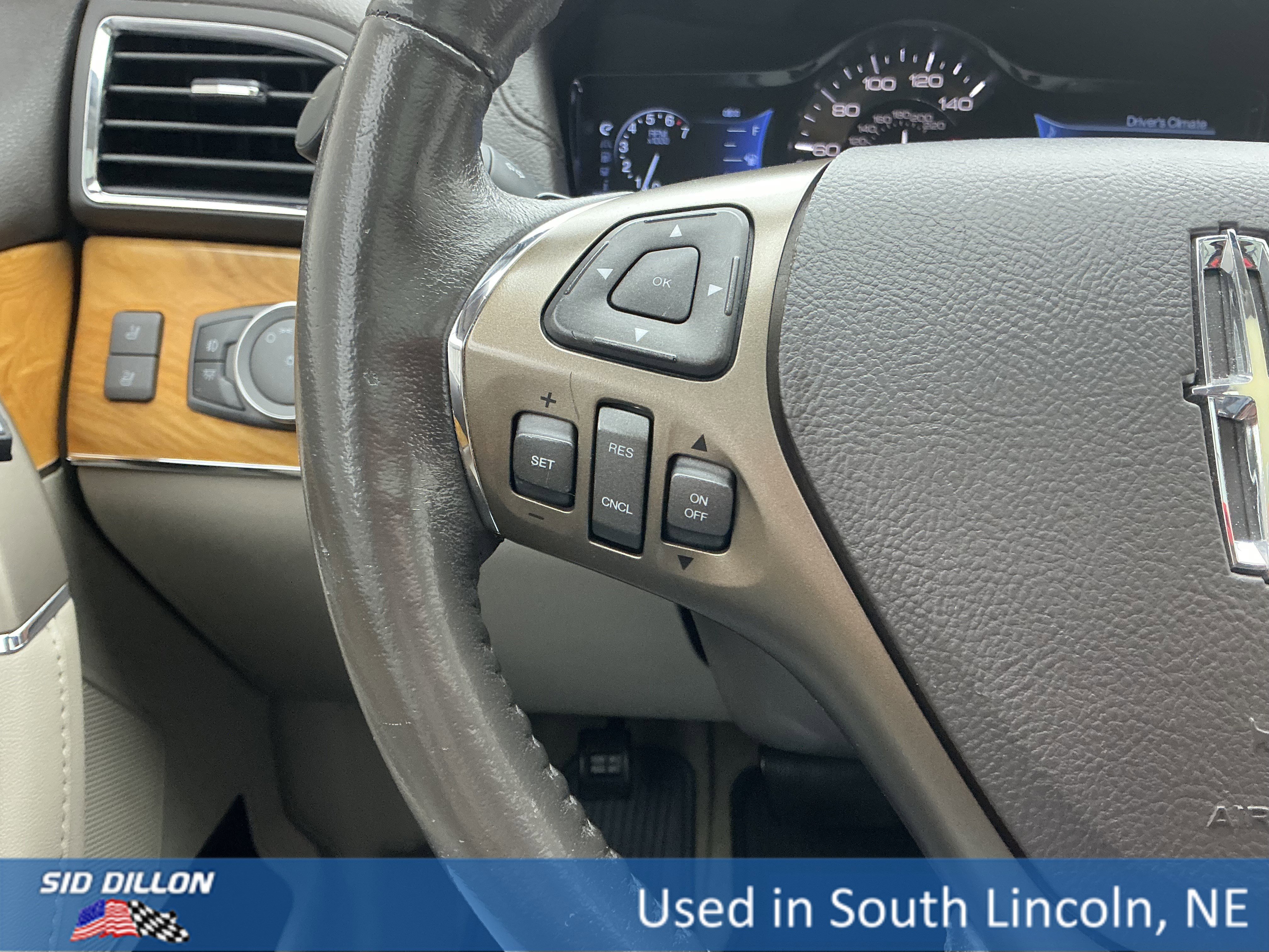 Used 2013  Lincoln  image 8