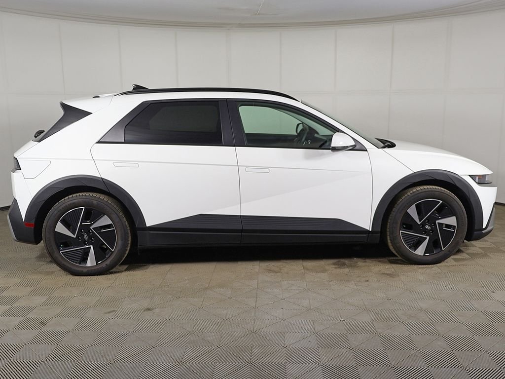 Used 2025 White Hyundai SEL image 15
