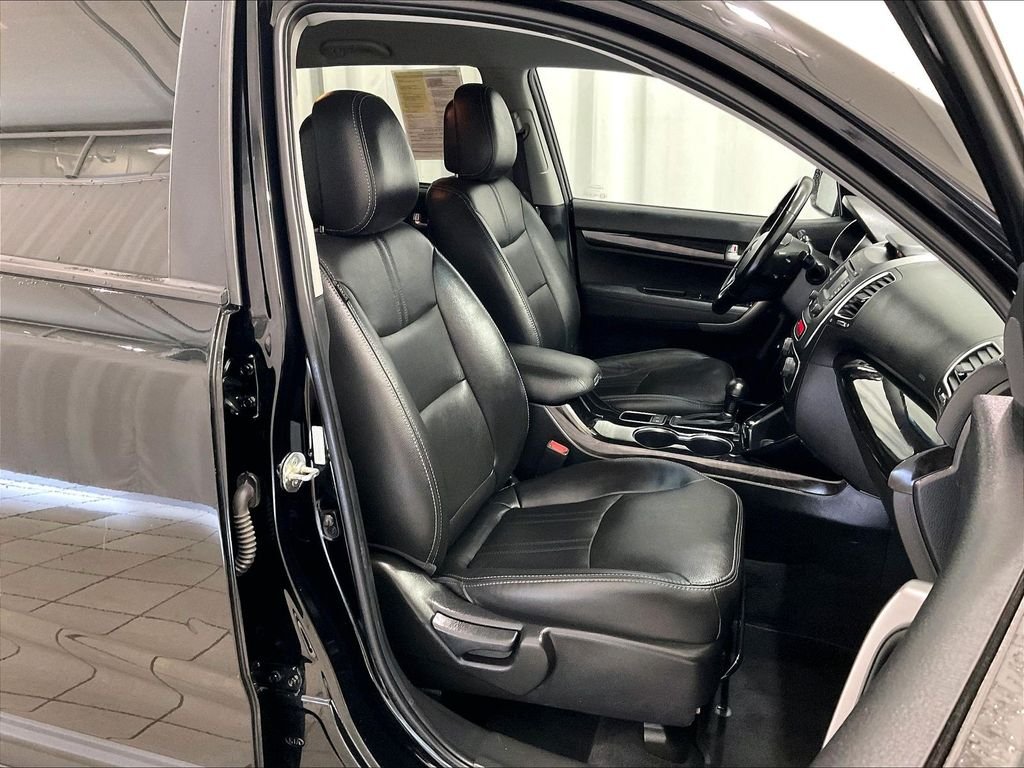 Used 2014 Ebony Black Kia EX image 11