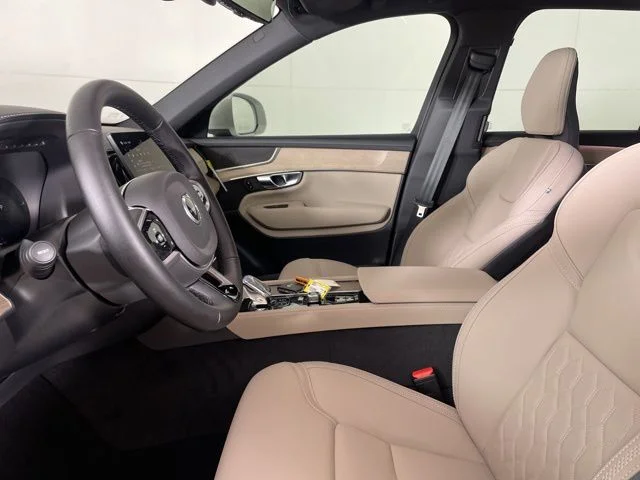 2025 Volvo XC90 Core - Photo 22