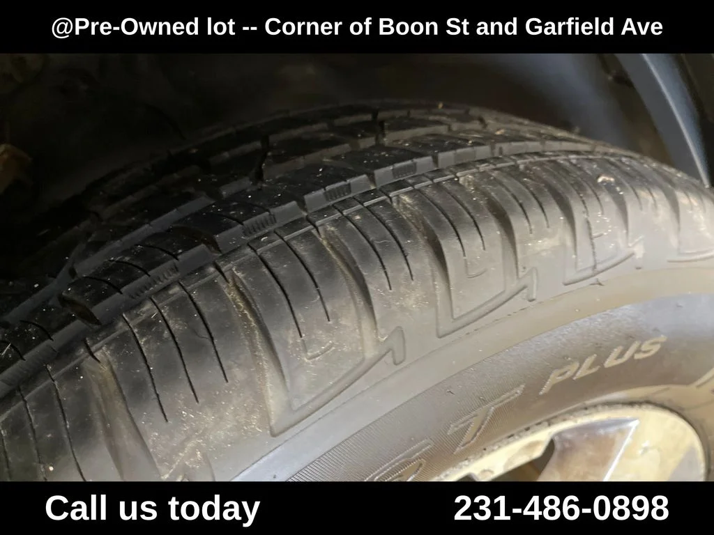 Used 2012  GMC SLT-2 image 11