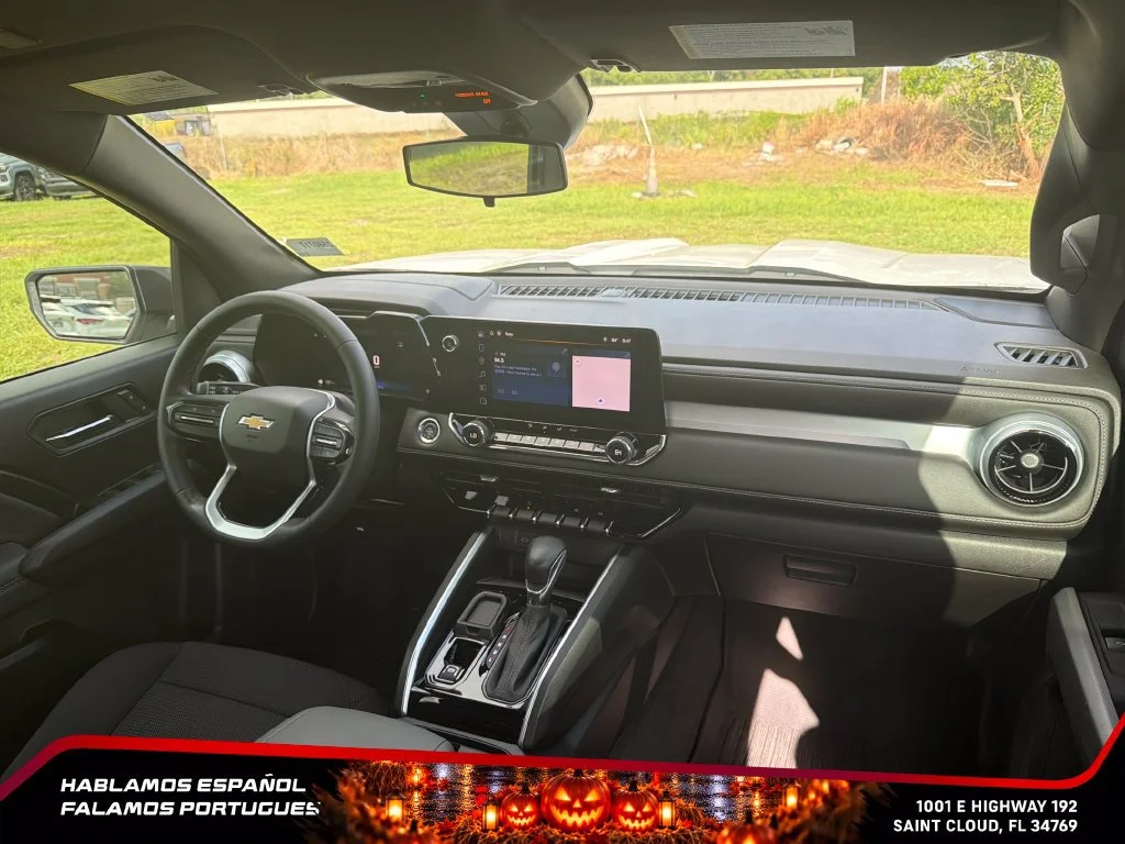 Used 2024 Summit White Chevrolet LT image 29