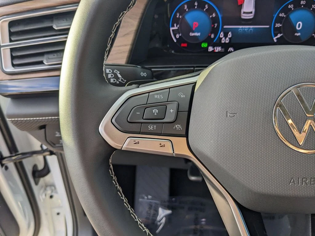 New 2026 White/off-white Volkswagen 2.0T SE w/Technology image 28