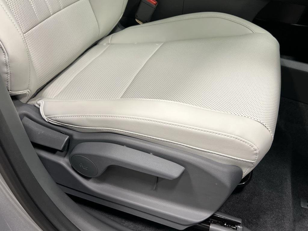 New 2025 Shimmering Silver Hyundai SEL AWD image 21