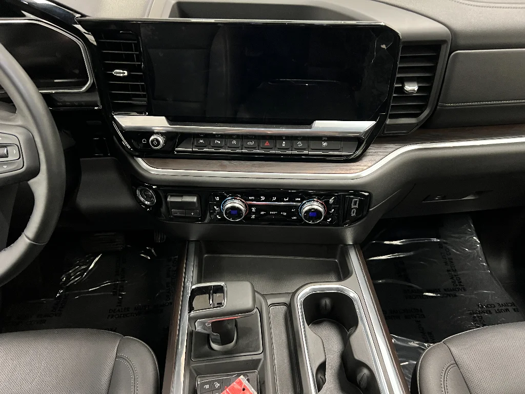 2026 GMC Sierra 1500 SLT - Photo 9