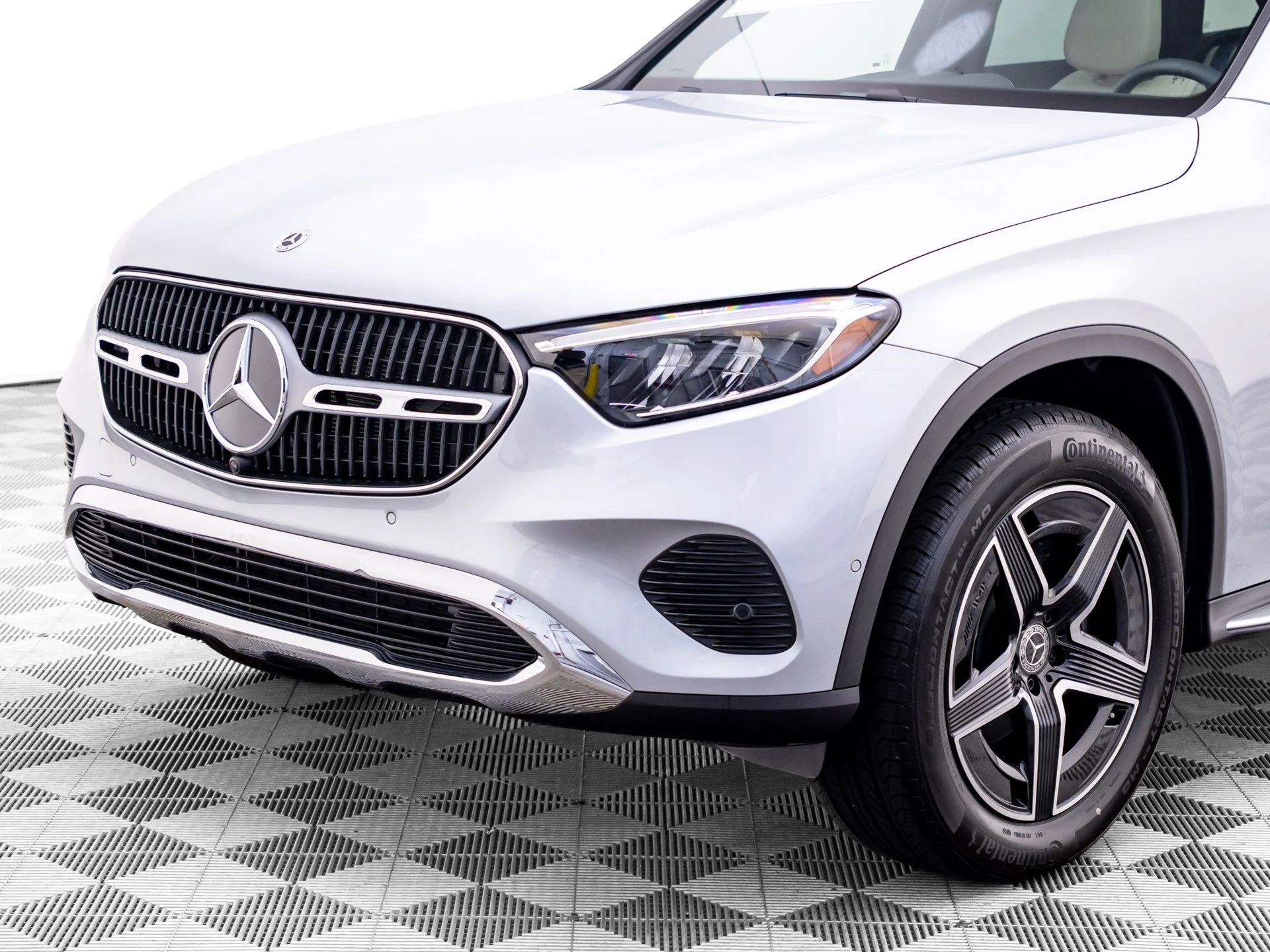 New 2027 Silver Mercedes-Benz GLC 300 image 37
