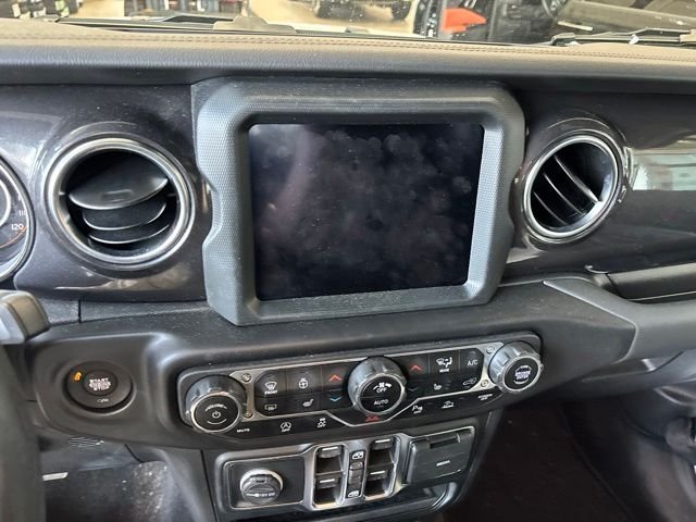 Used 2022 White Jeep Unlimited Sahara Altitude image 19