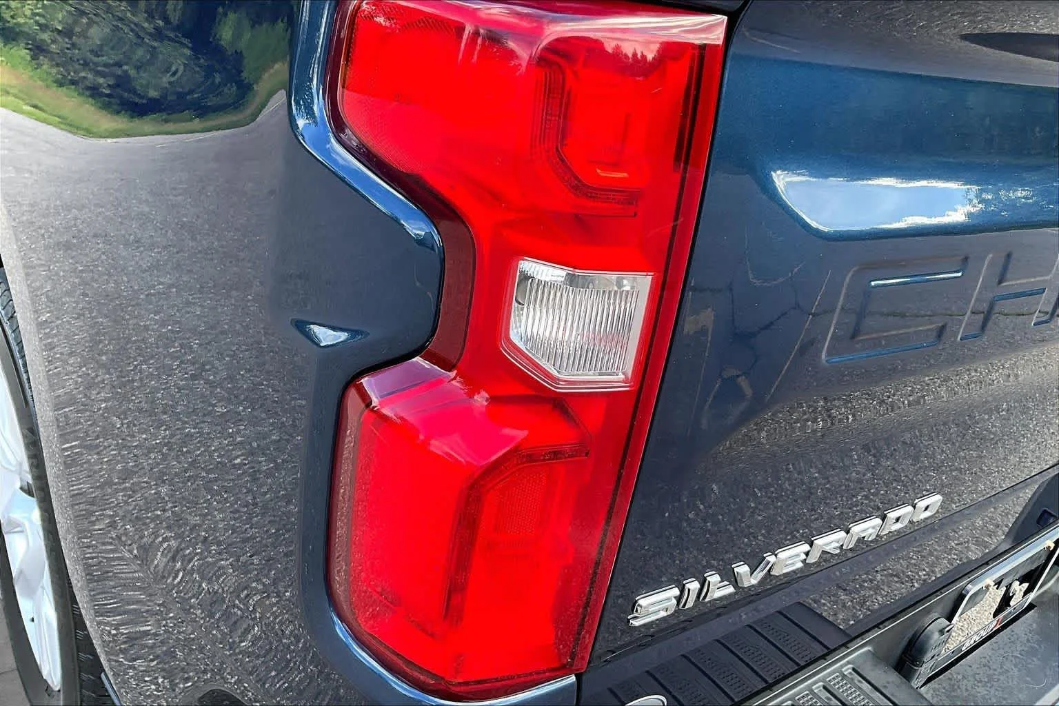 Used 2022 Northsky Blue Metallic Chevrolet Custom image 28