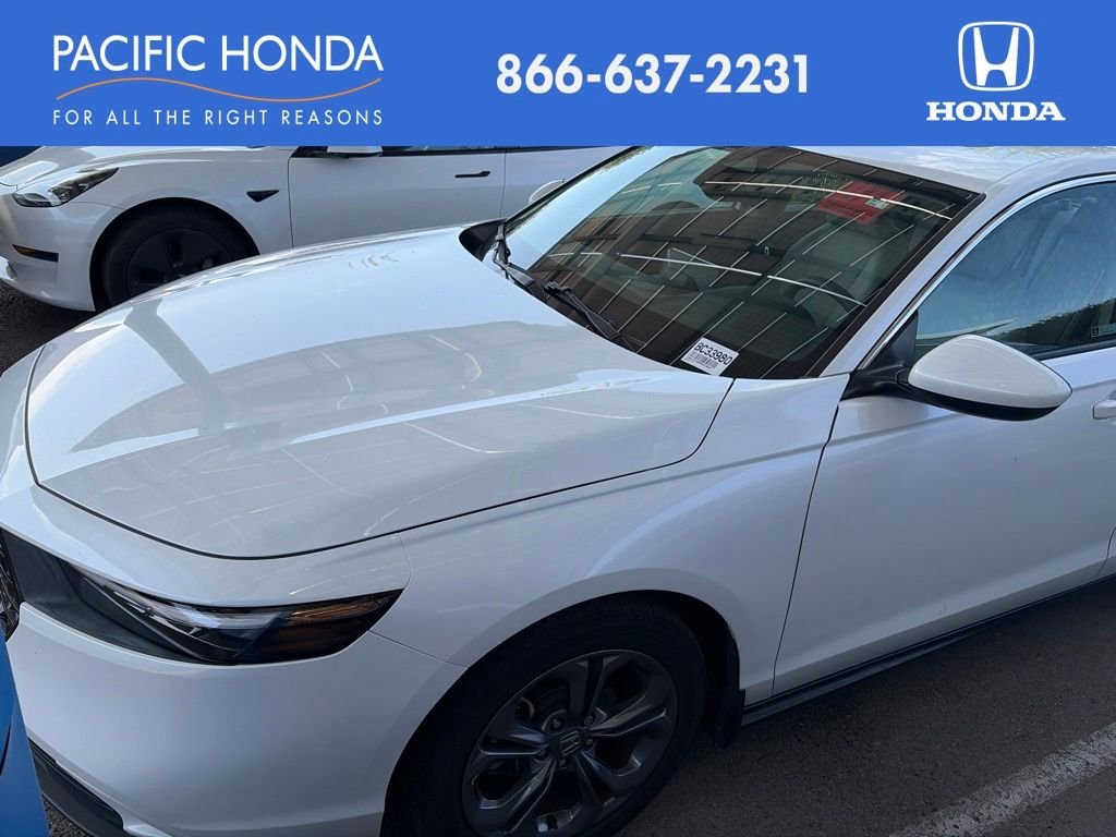Used 2023 White Honda EX image 1