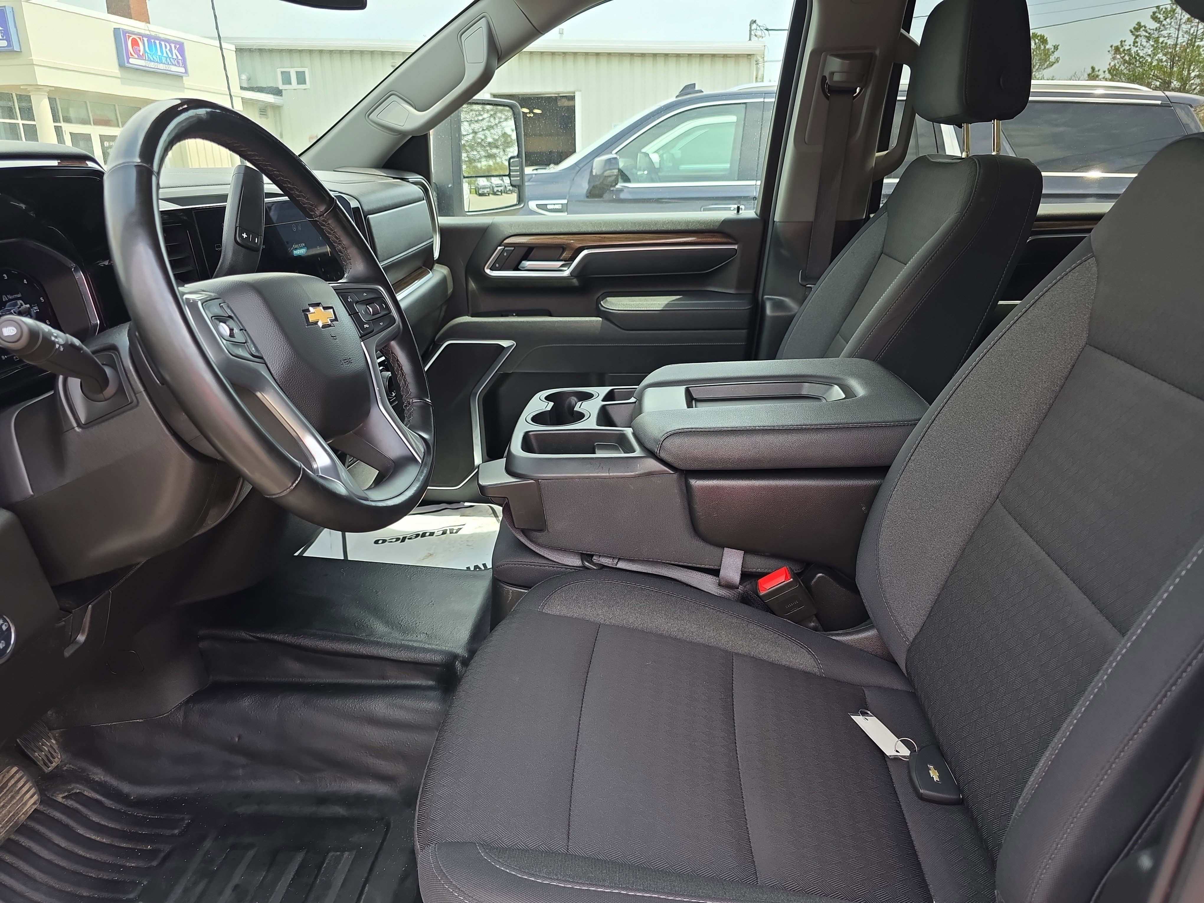 Used 2025 Summit White Chevrolet LT image 9