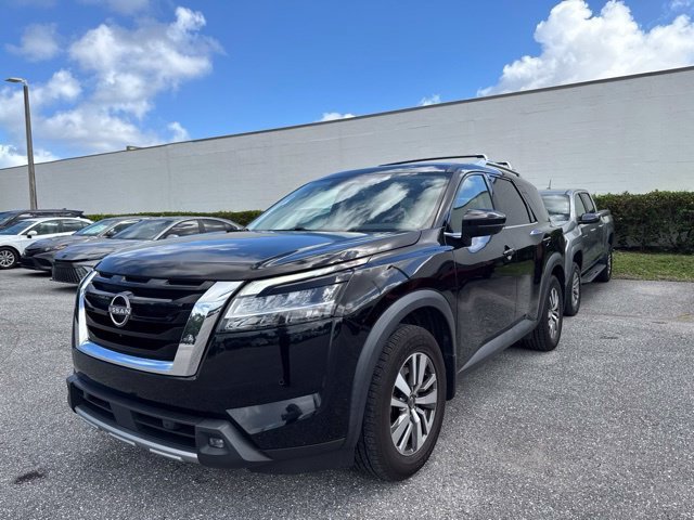 Used 2022 Super Black Nissan SL image 4