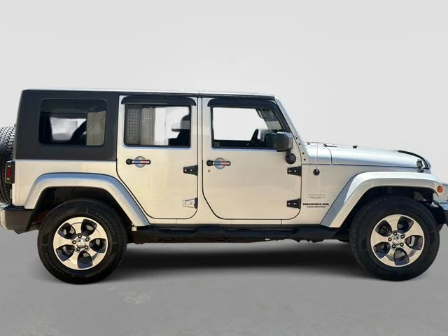 Used 2009 Jeep Wrangler Unlimited Sahara with VIN 1J4GA59129L752454 for sale in Jefferson City, MO