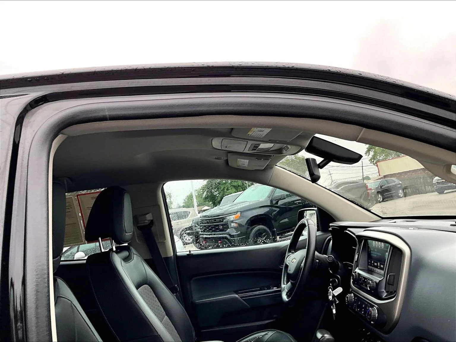 Used 2016 Black Chevrolet Z71 image 24