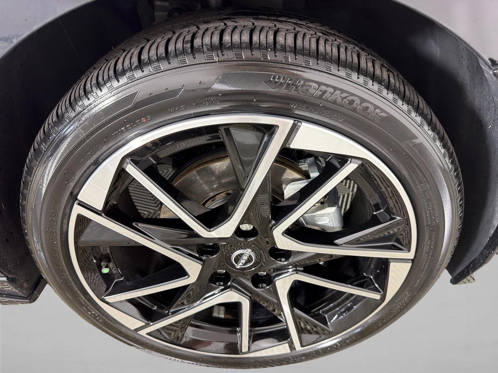 Used 2025 Super Black Nissan SR image 12