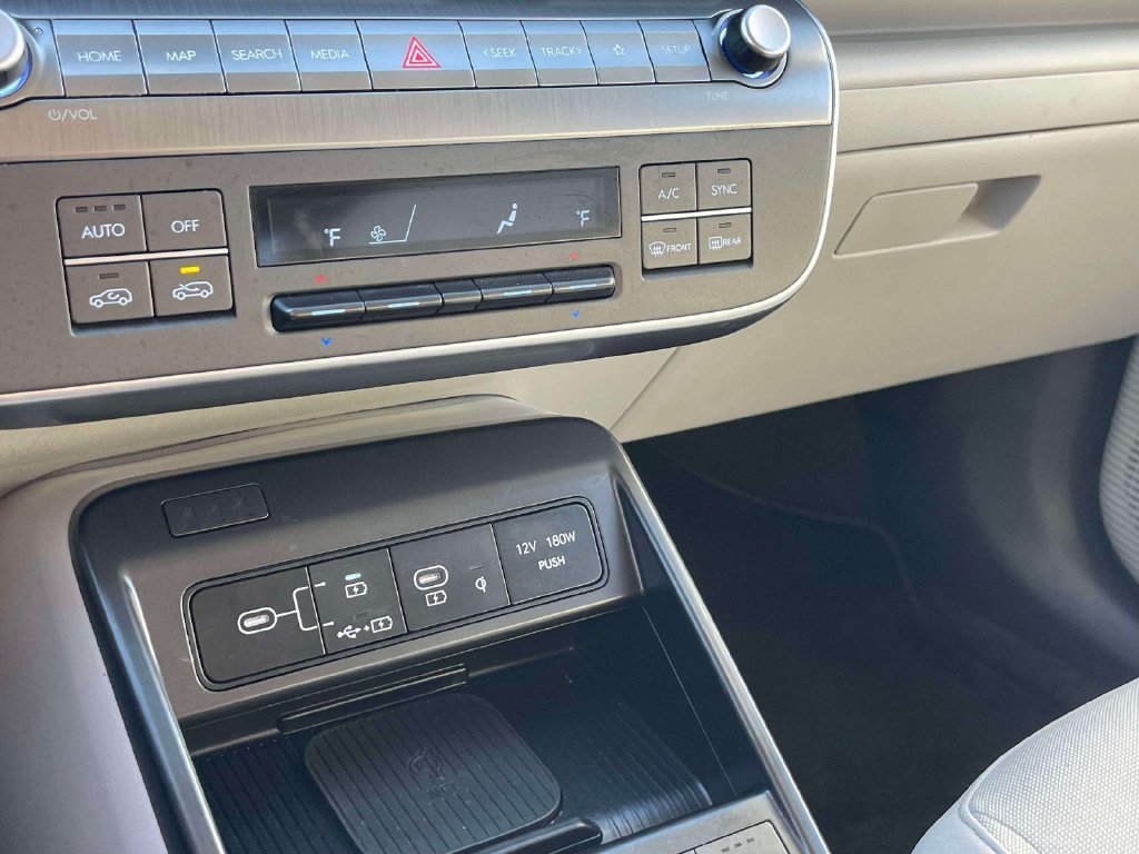 Used 2024 Gray Hyundai SEL image 28