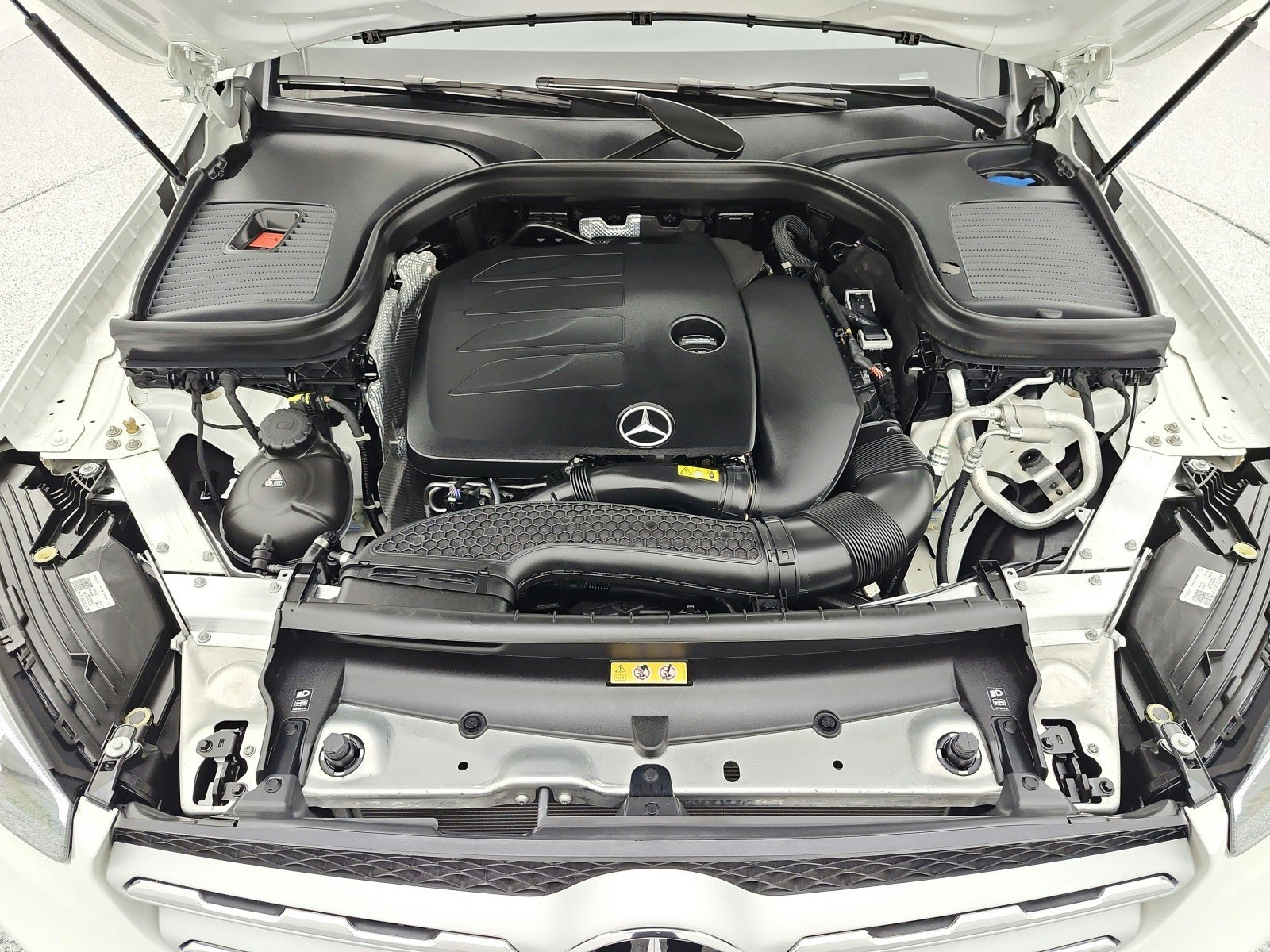 Certified Used 2022 Polar White Mercedes-Benz GLC 300 SUV image 16