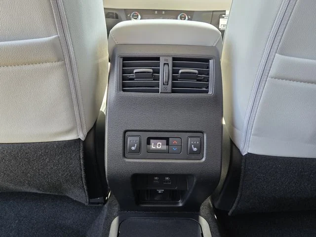 2025 Mitsubishi Outlander Plug-in Hybrid Platinum Edition - Photo 17