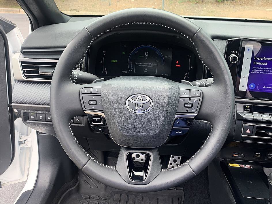 Certified Used 2025 Ice Toyota SE image 12