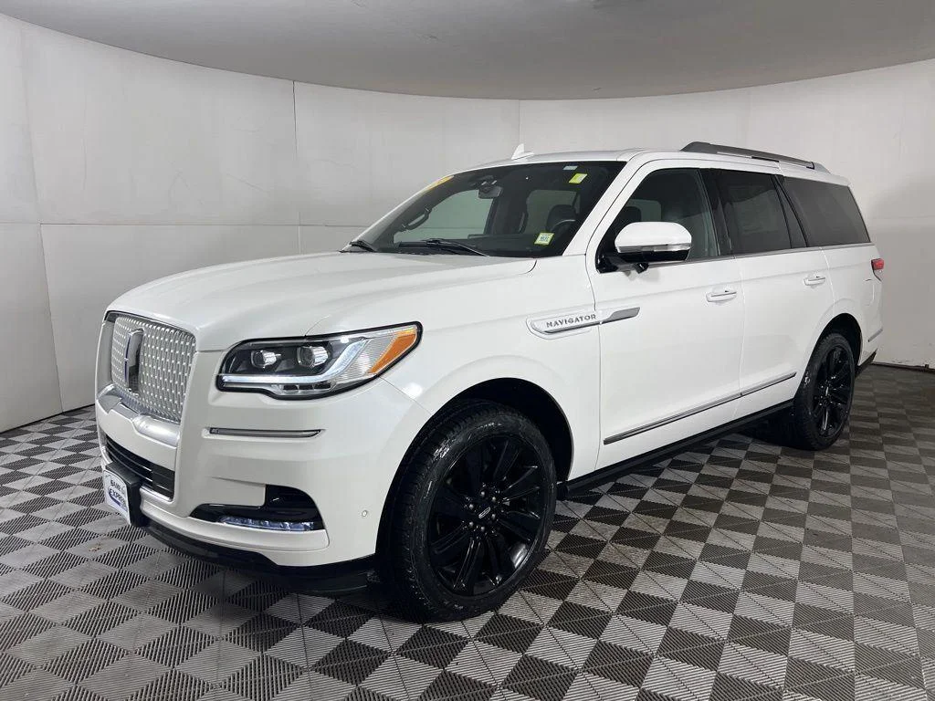 Used 2024 White Metallic Lincoln Reserve image 20