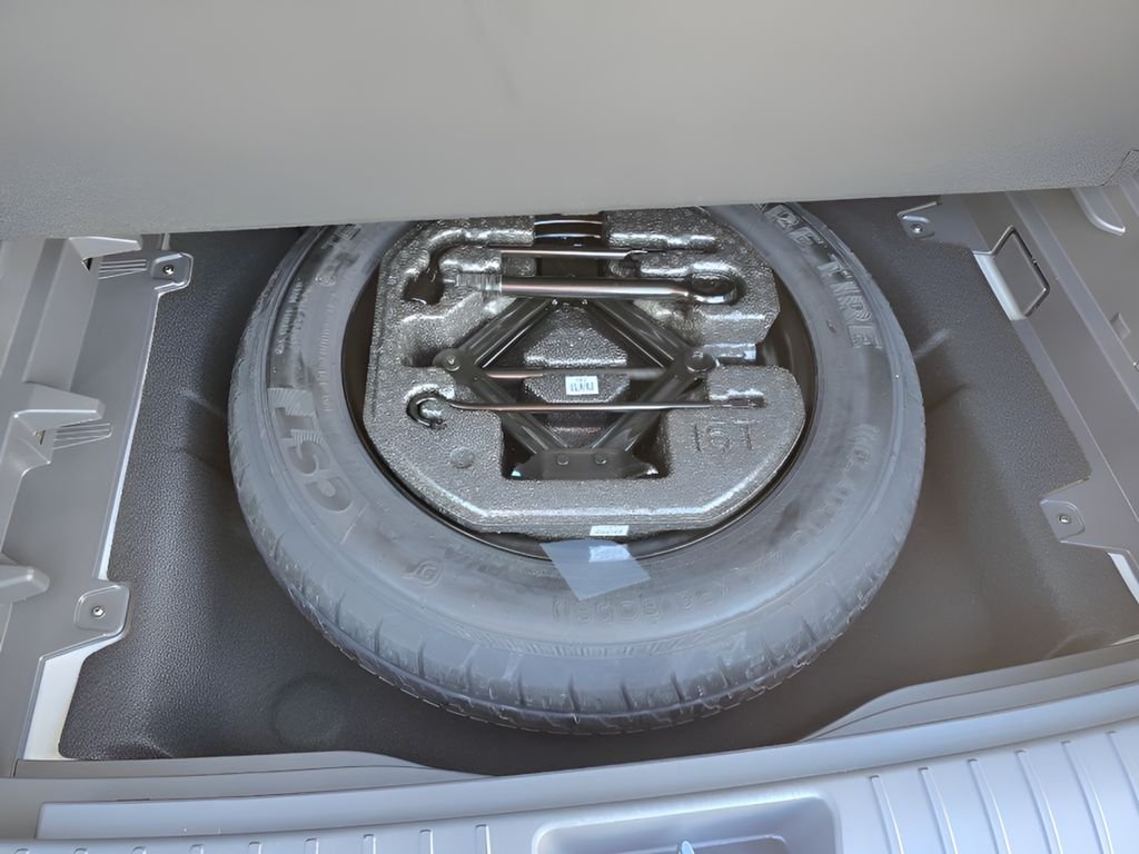 Used 2026 Atlas White Hyundai SEL Sport image 30