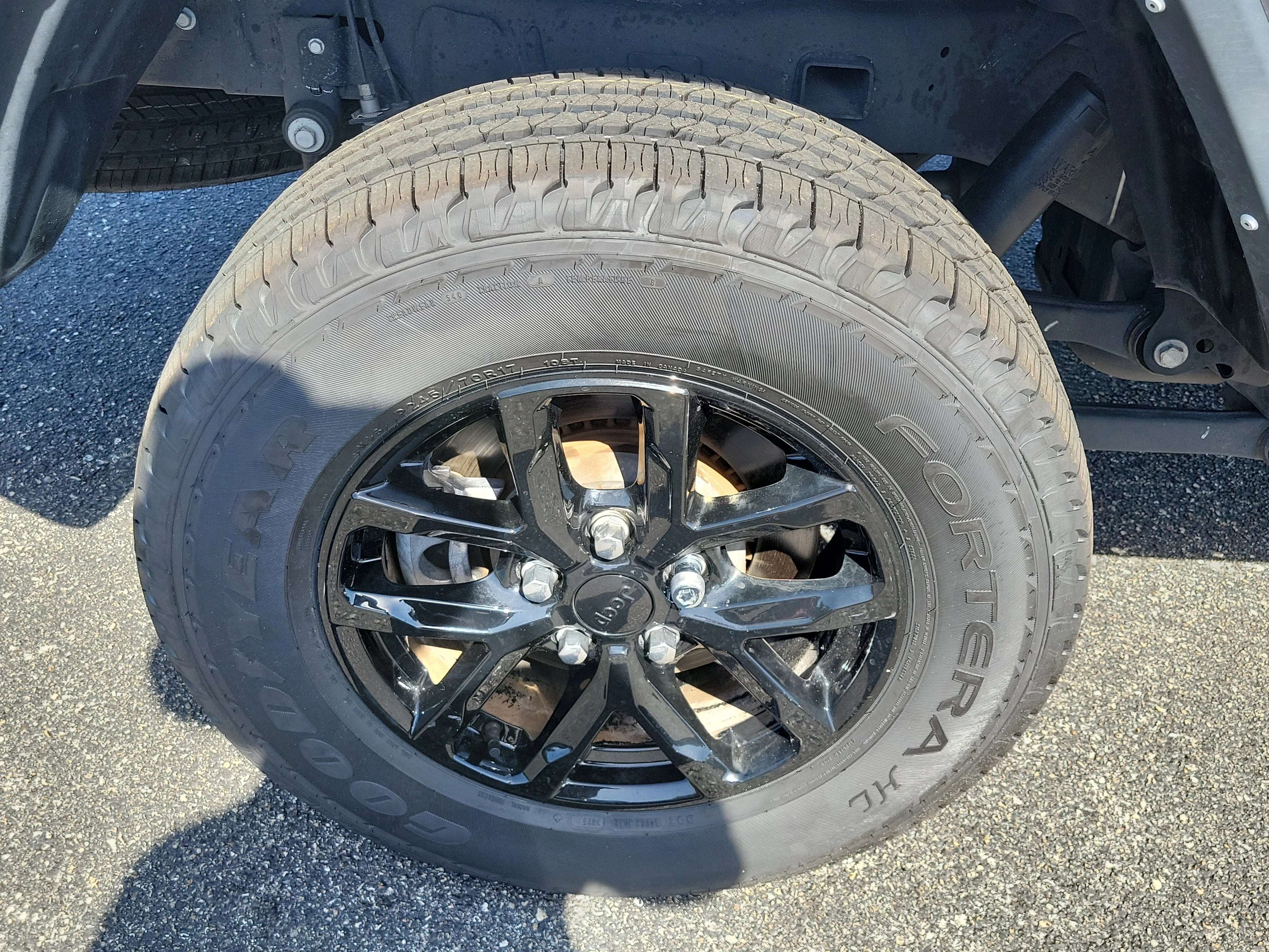 Used 2022 Granite Crystal Metallic Clearcoat Jeep Sport S image 10