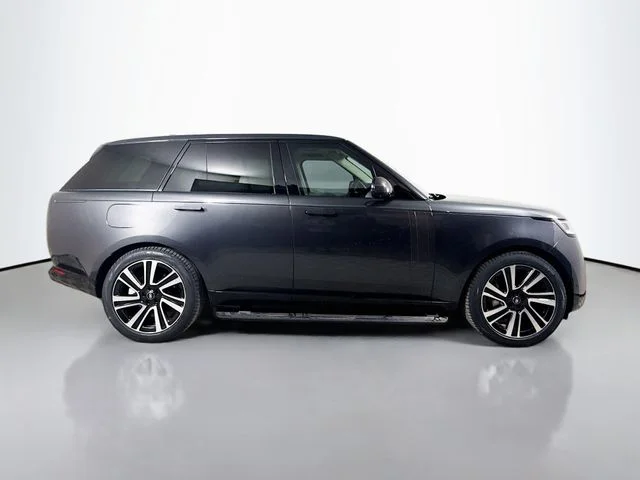 Used 2023 Gray Land Rover SE image 4