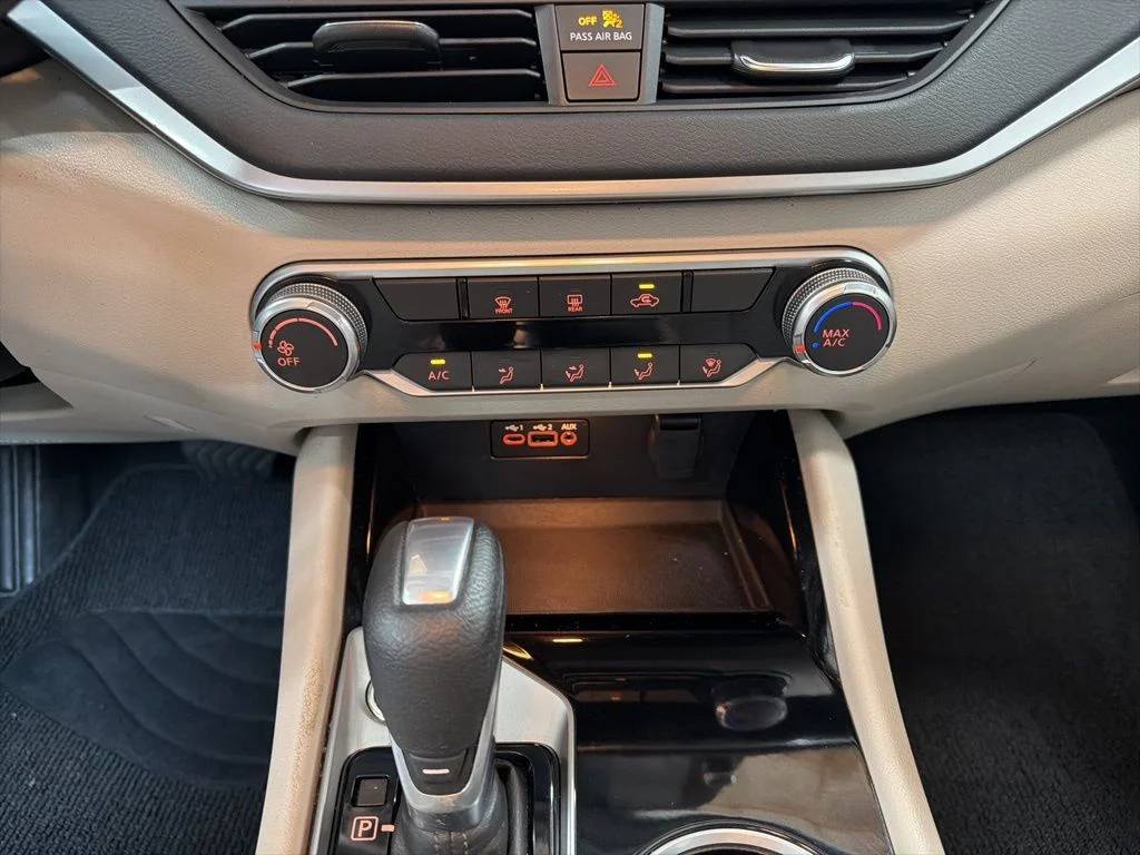 Used 2021 White Nissan 2.5 SV image 20