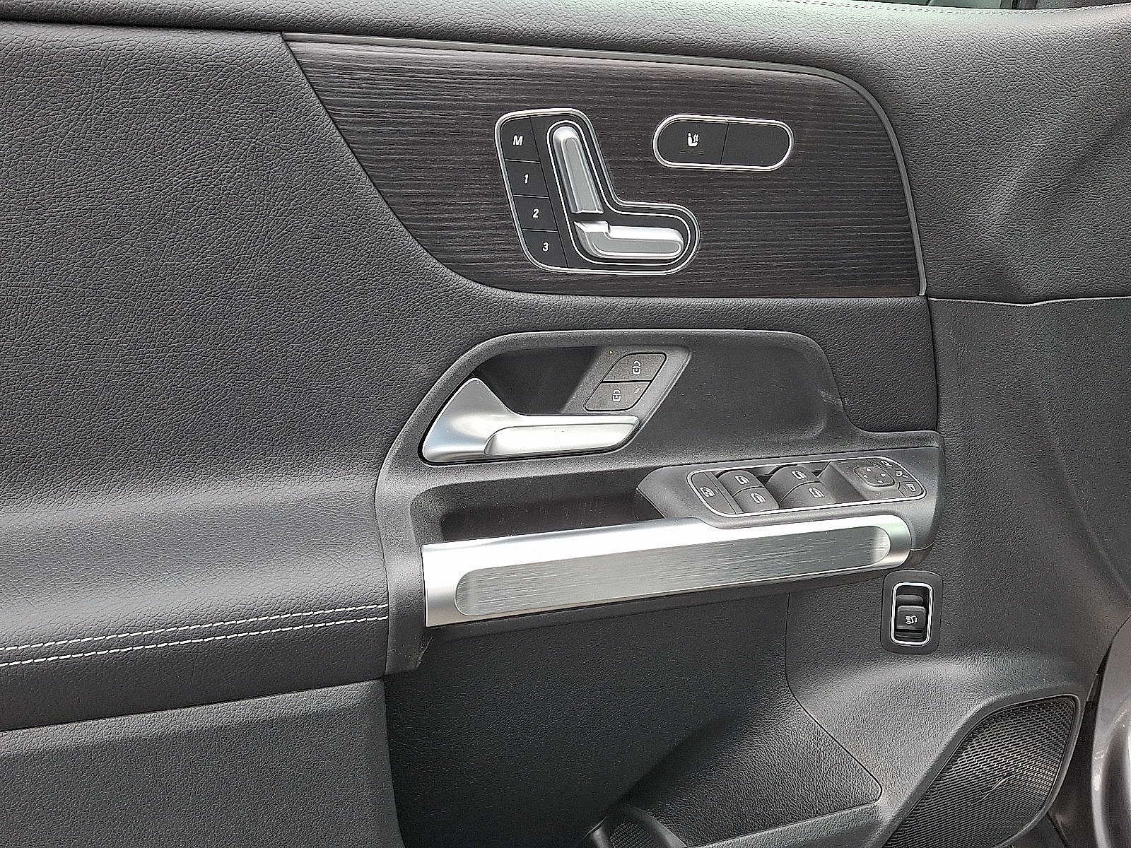 Used 2026 Mountain Grey Metallic Mercedes-Benz GLB 250 image 7