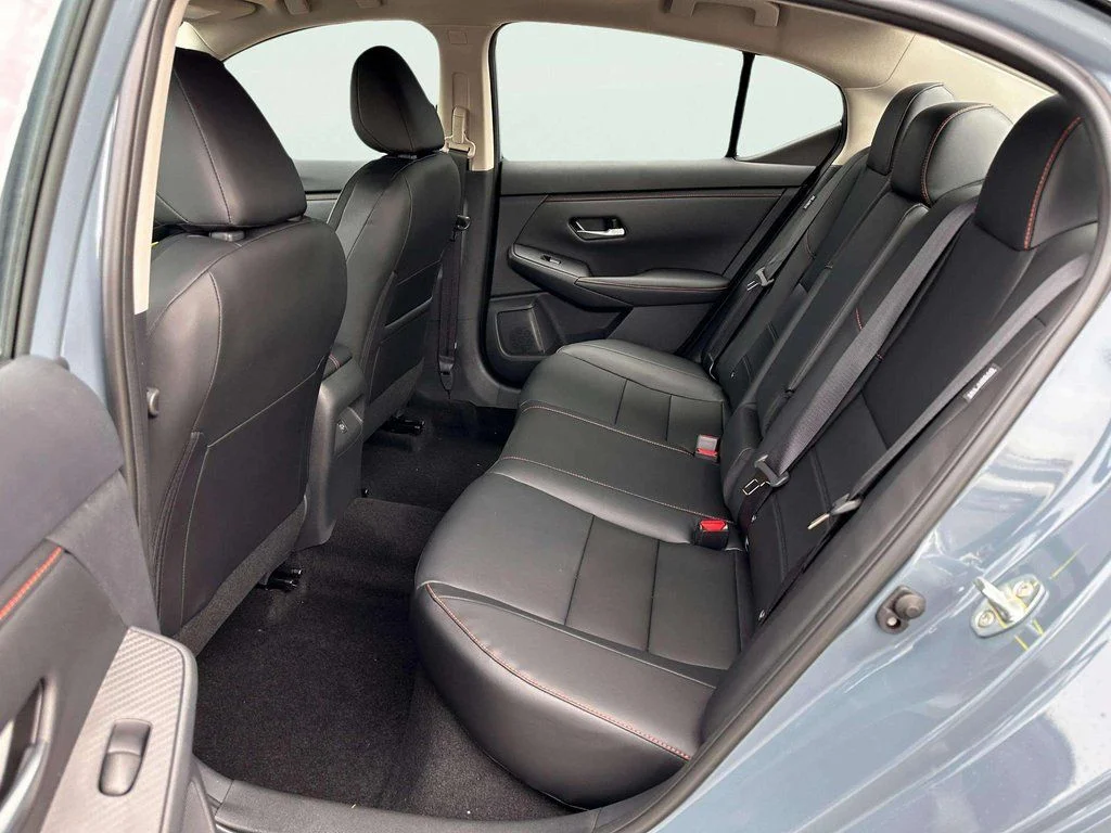 New 2025 Two-tone Atlantic Gray Metallic / Super Black Nissan SR image 14
