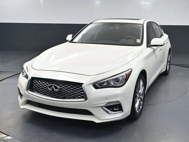 Certified Used 2024 White INFINITI LUXE image 8