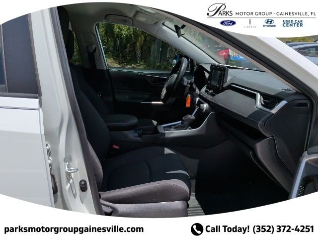Used 2021 White Toyota LE image 17