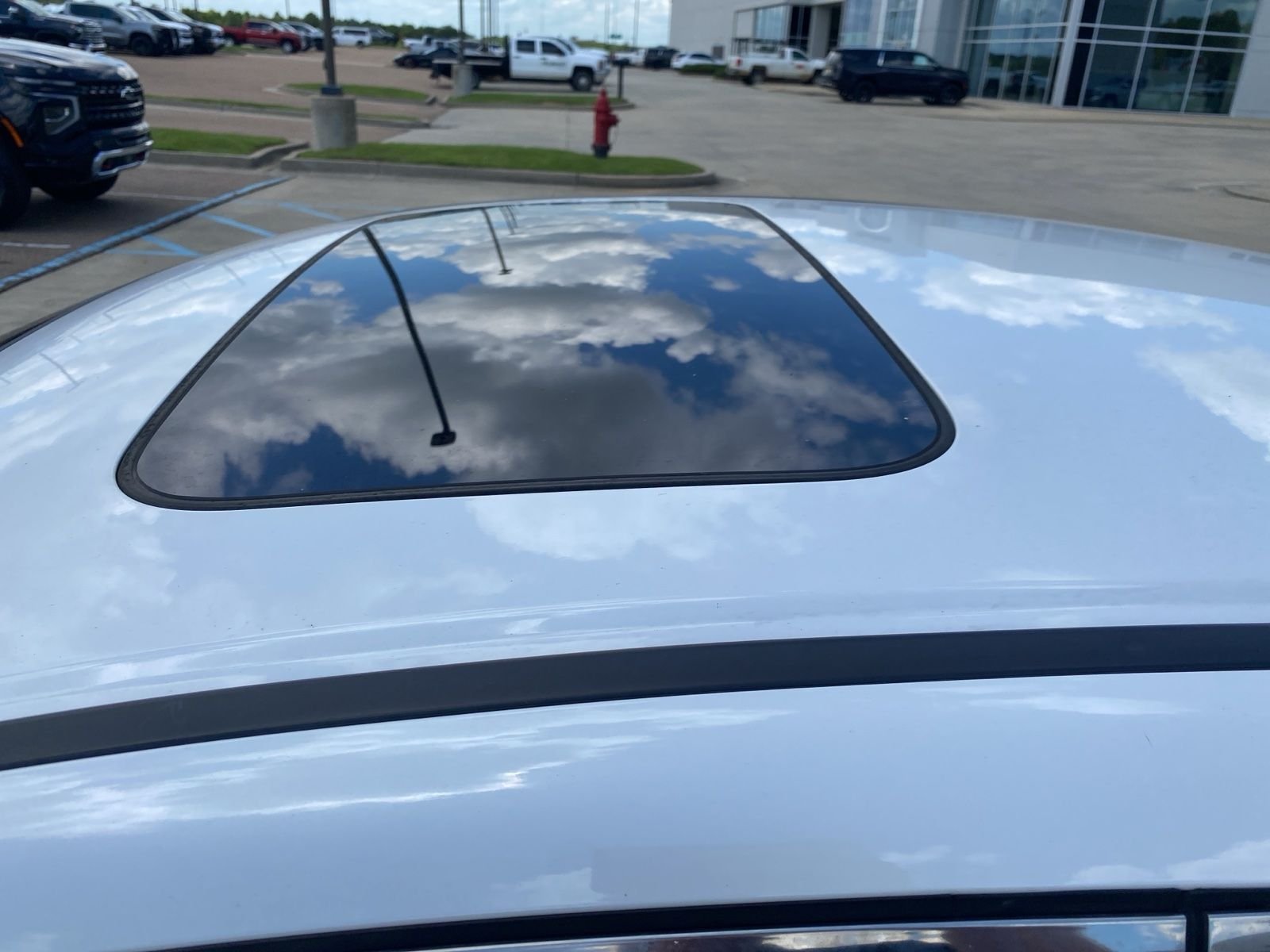 Used 2017 White Honda EX-L image 6