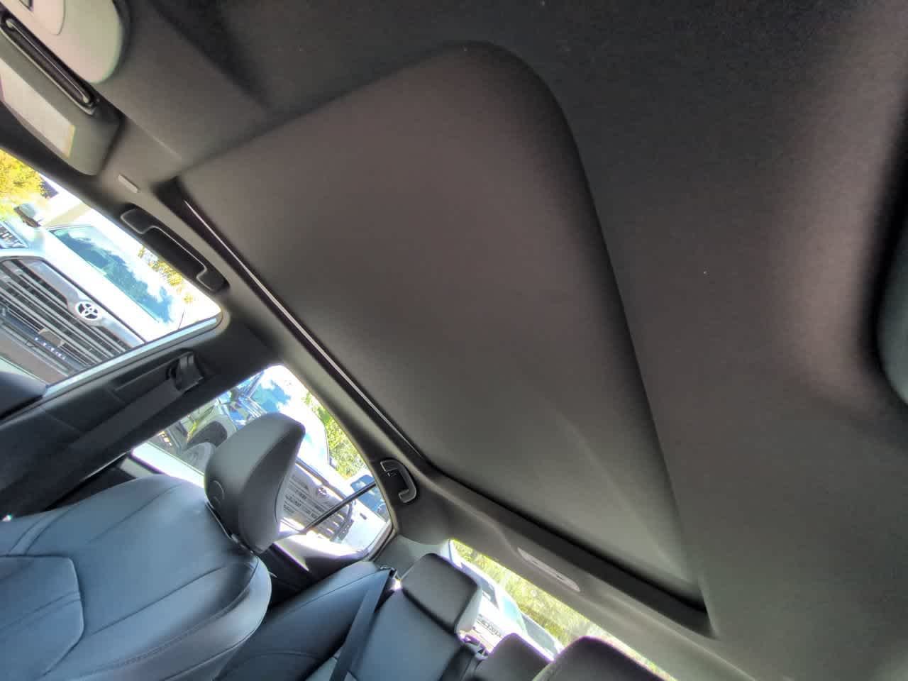 New 2026 Wind Chill Pearl with Midnight Black Metallic roof <sup>1</sup> Toyota  XSE image 19