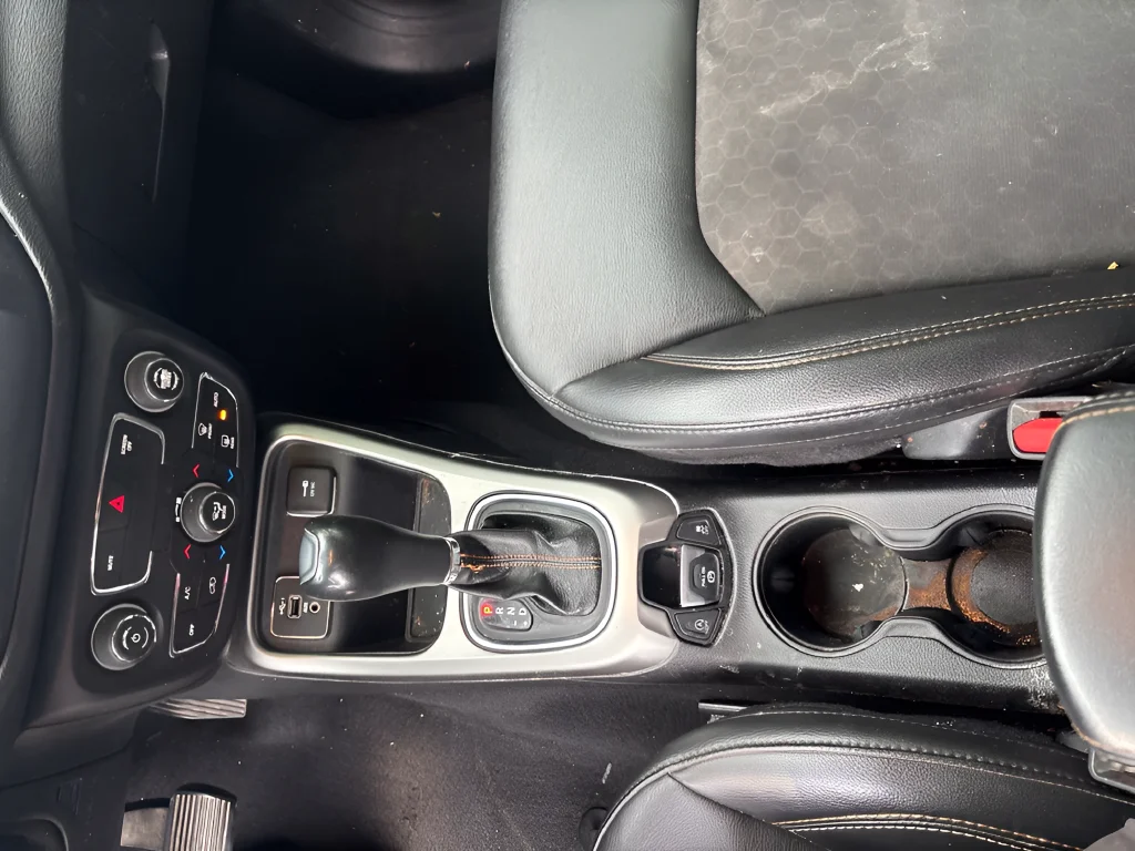 Used 2021 Crystal Metallic Jeep Latitude image 19