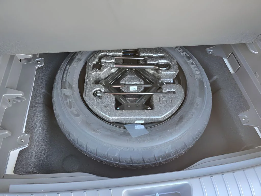 Used 2026 Atlas White Hyundai SEL Sport image 30