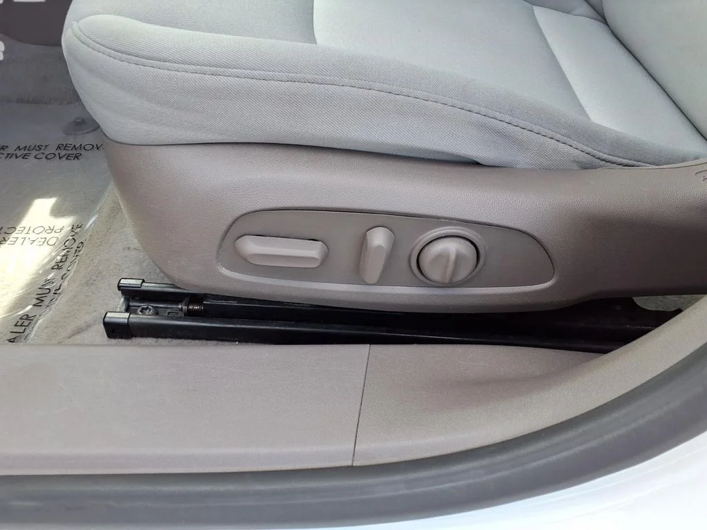 Used 2024 White Chevrolet LT image 23