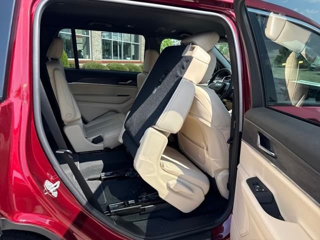 New 2025 Velvet Red Pearl-Coat Exterior Paint Jeep Limited image 26