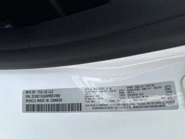 New 2027 Bright White Clear-Coat Exterior Paint Chrysler Limited image 35