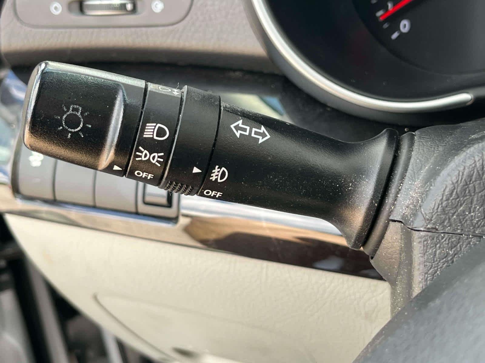 Used 2015 Bright Silver Kia LX image 34