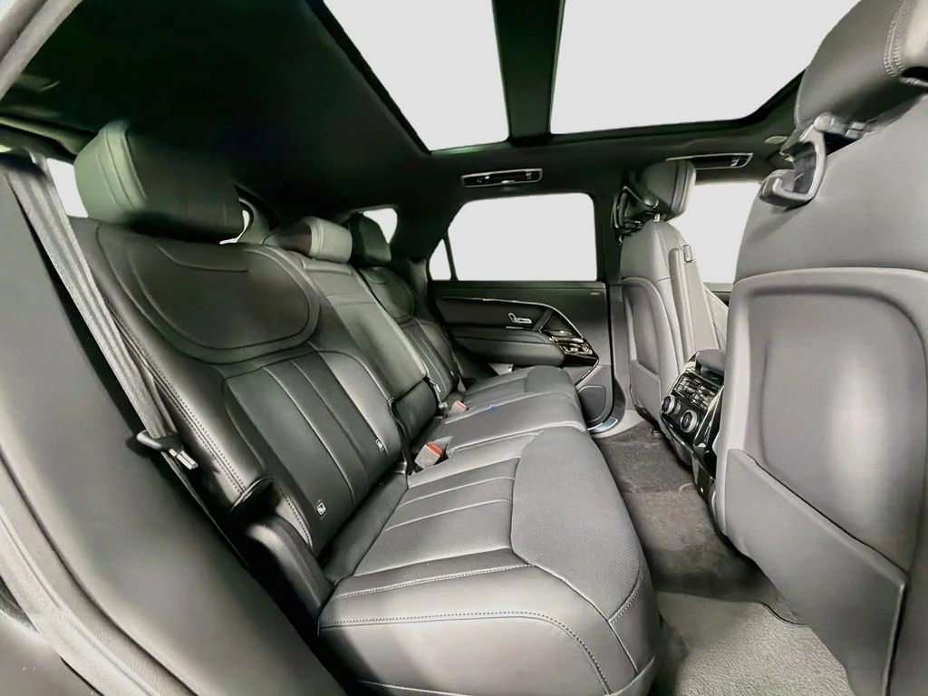 New 2027 Santorini Black Land Rover Dynamic SE image 29