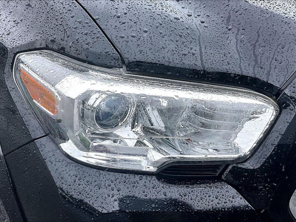 Used 2019 Black Toyota SR5 image 33