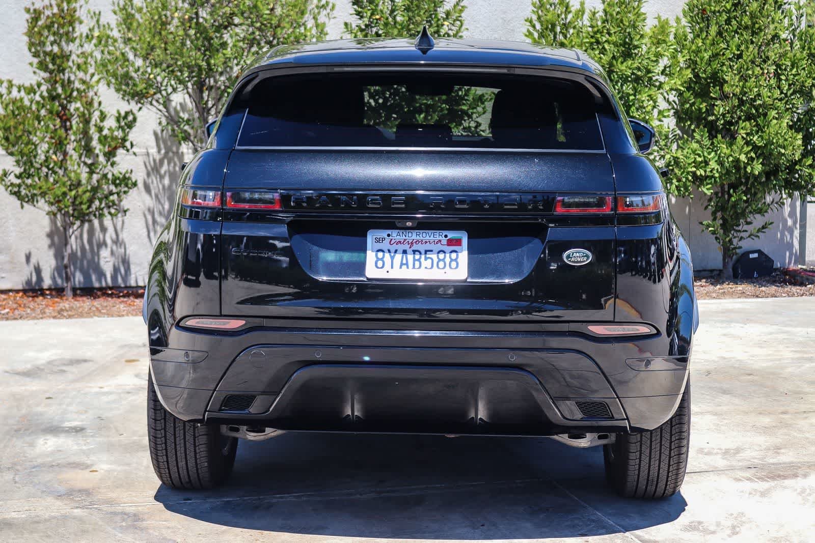 Used 2021 Black Land Rover R-Dynamic SE image 5