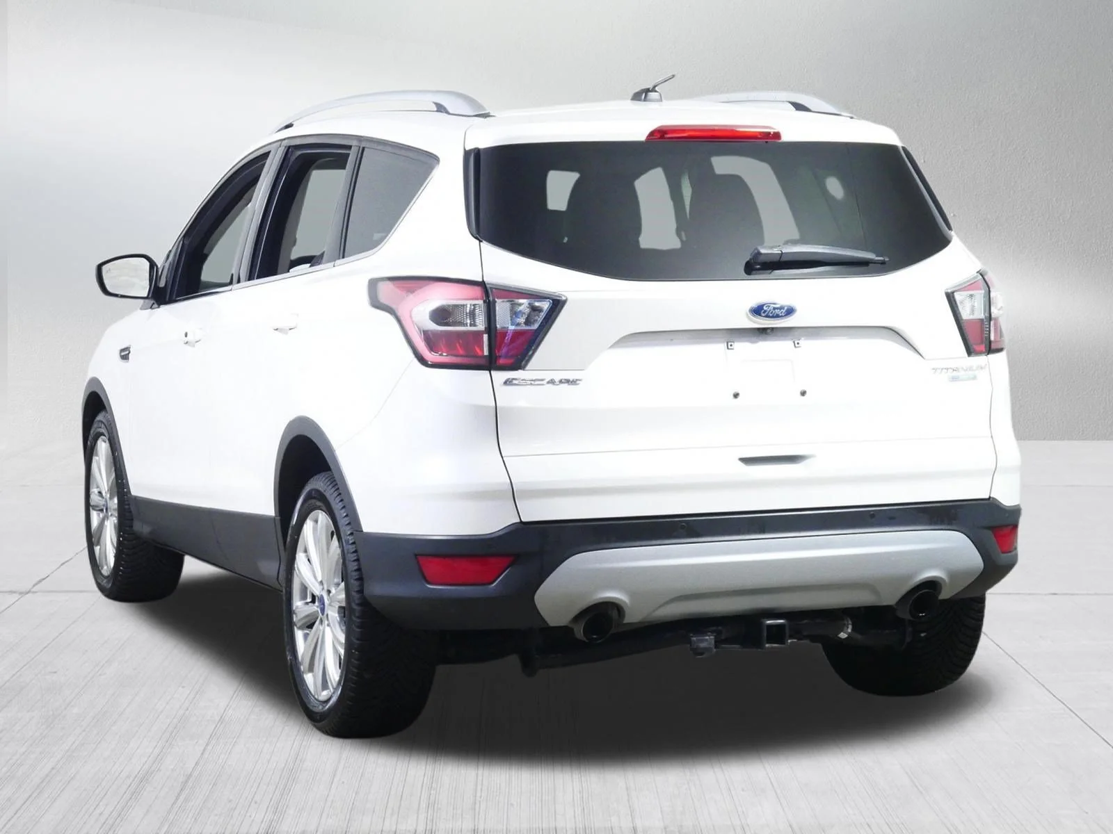 Used 2017 White Platinum Metallic Tri-Coat Ford Titanium image 5
