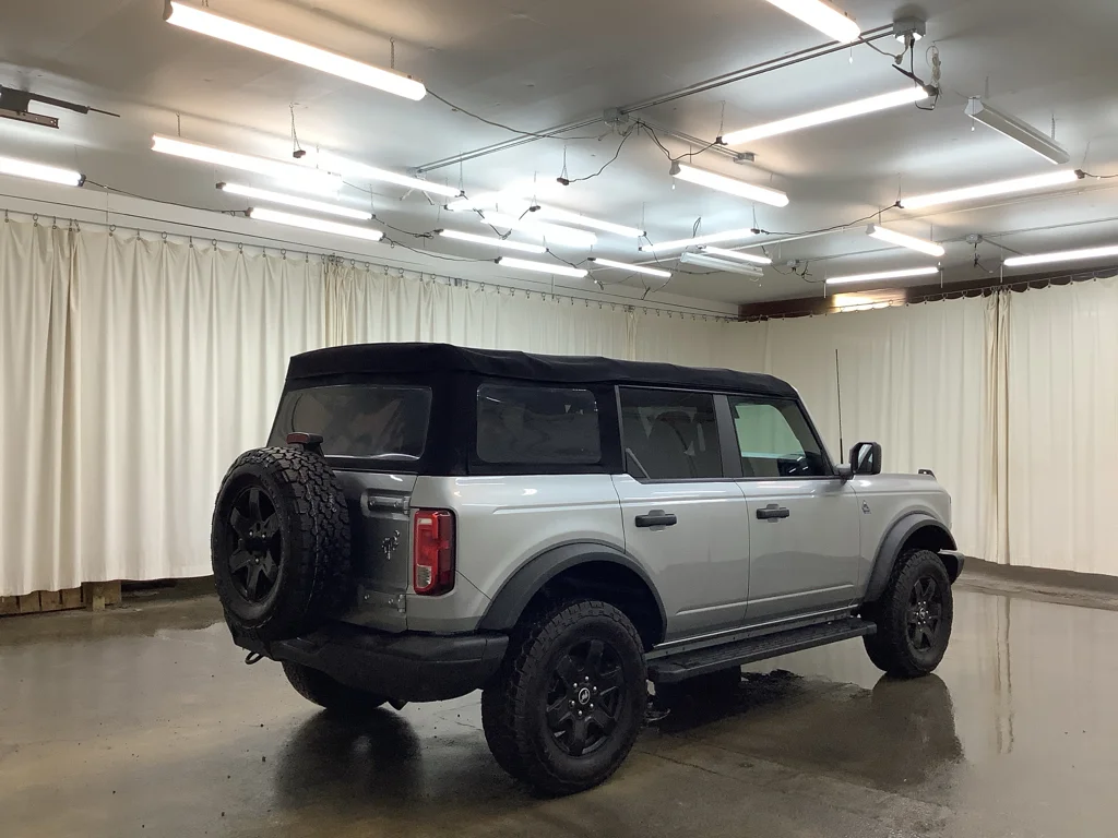 Used 2023 Iconic Silver Metallic Ford Black Diamond image 6