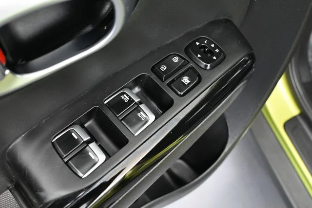 Used 2019 Green Kia Plus image 20