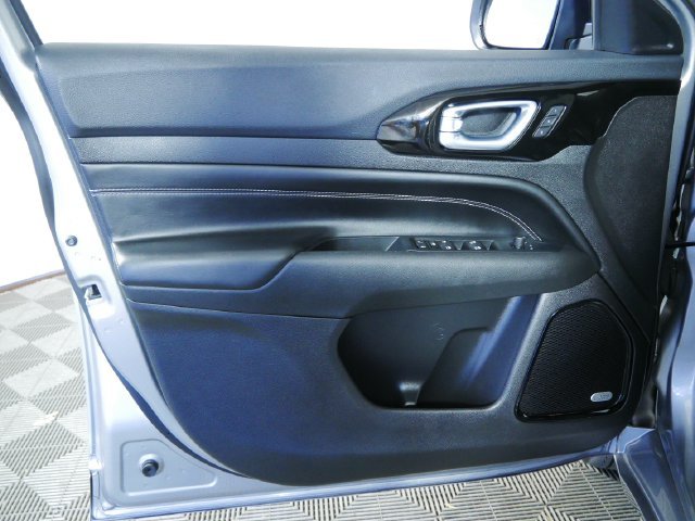 Used 2023 Silver Jeep High Altitude image 18